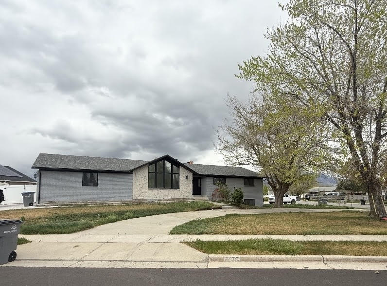 Front yard before landscape renovation by Utah Tree Co.
